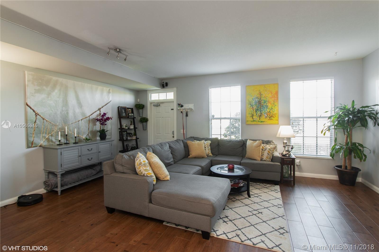 CHARLESTON COURT AT ABACO - Residential