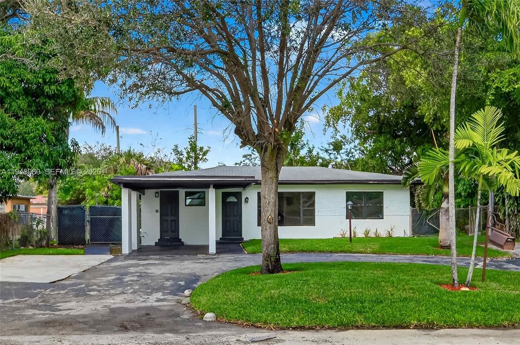 Photo of 3071 SW 2nd Ct, Fort Lauderdale, FL 33312 (MLS # A11948989)