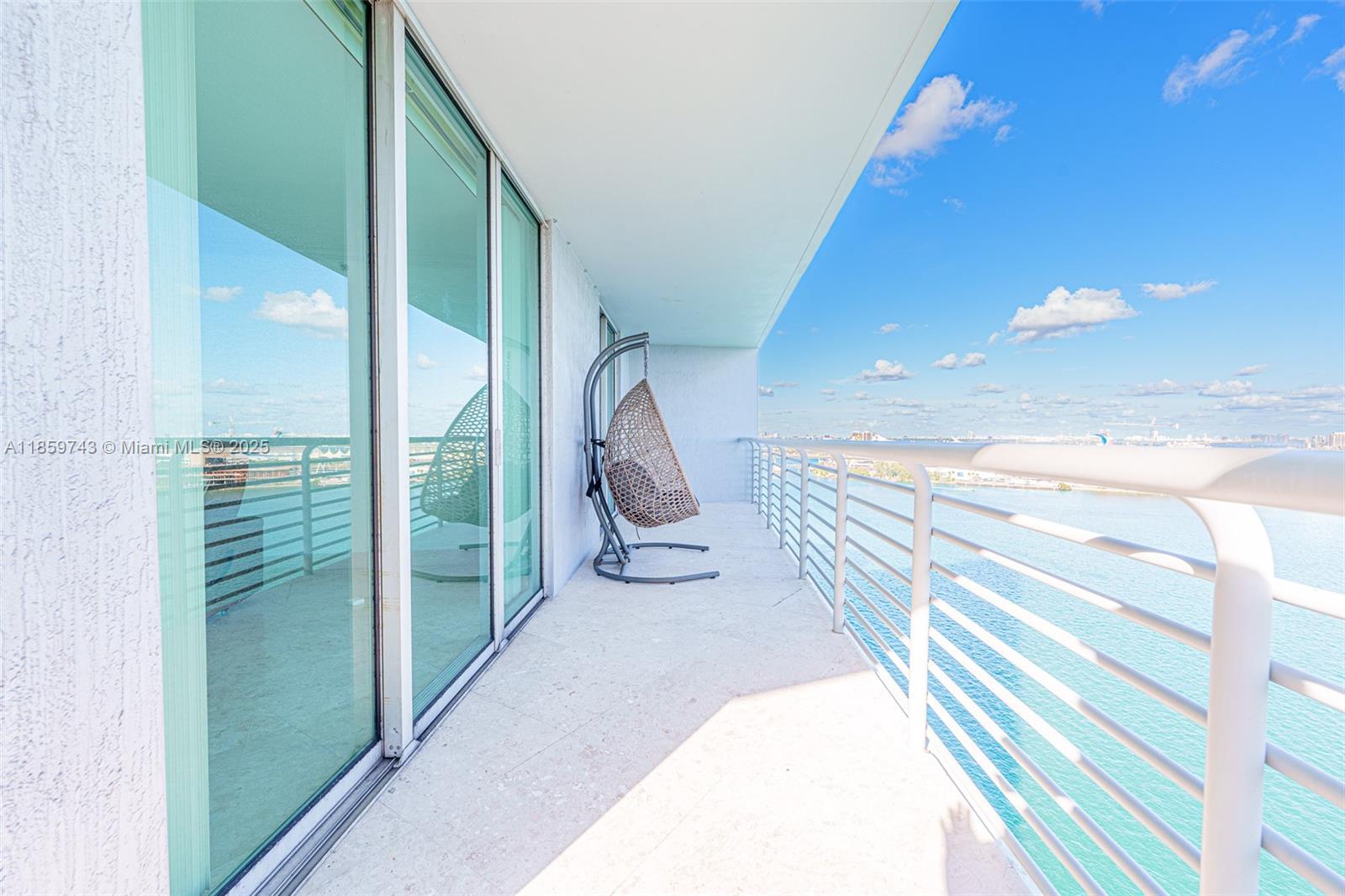 335 S Biscayne Blvd 2009