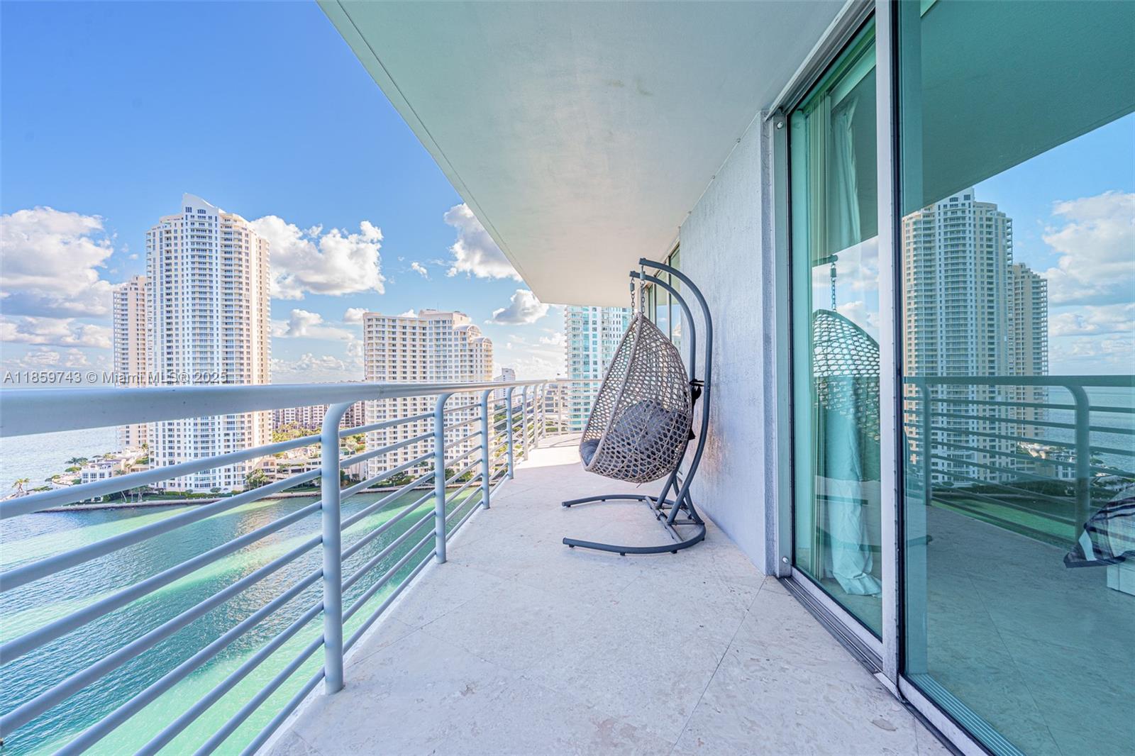 335 S Biscayne Blvd 2009