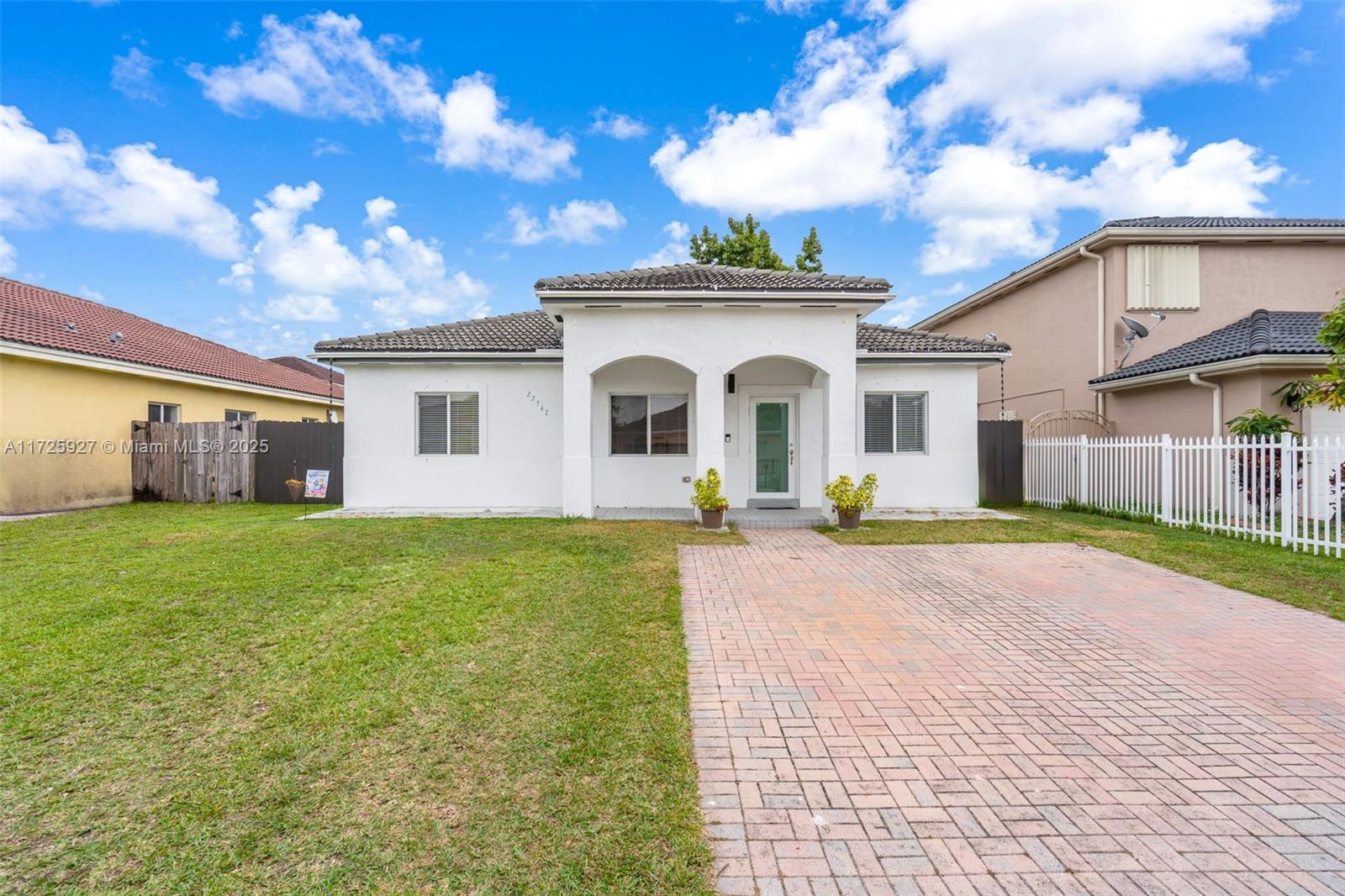 22547 Sw 102nd Path, Cutler Bay, Miami-Dade County, Florida - 3 Bedrooms  
2 Bathrooms - 