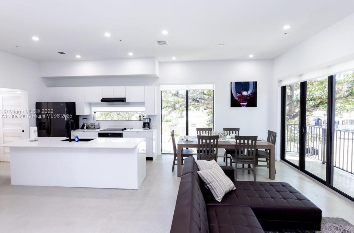 BAYWOOD - Residential Lease