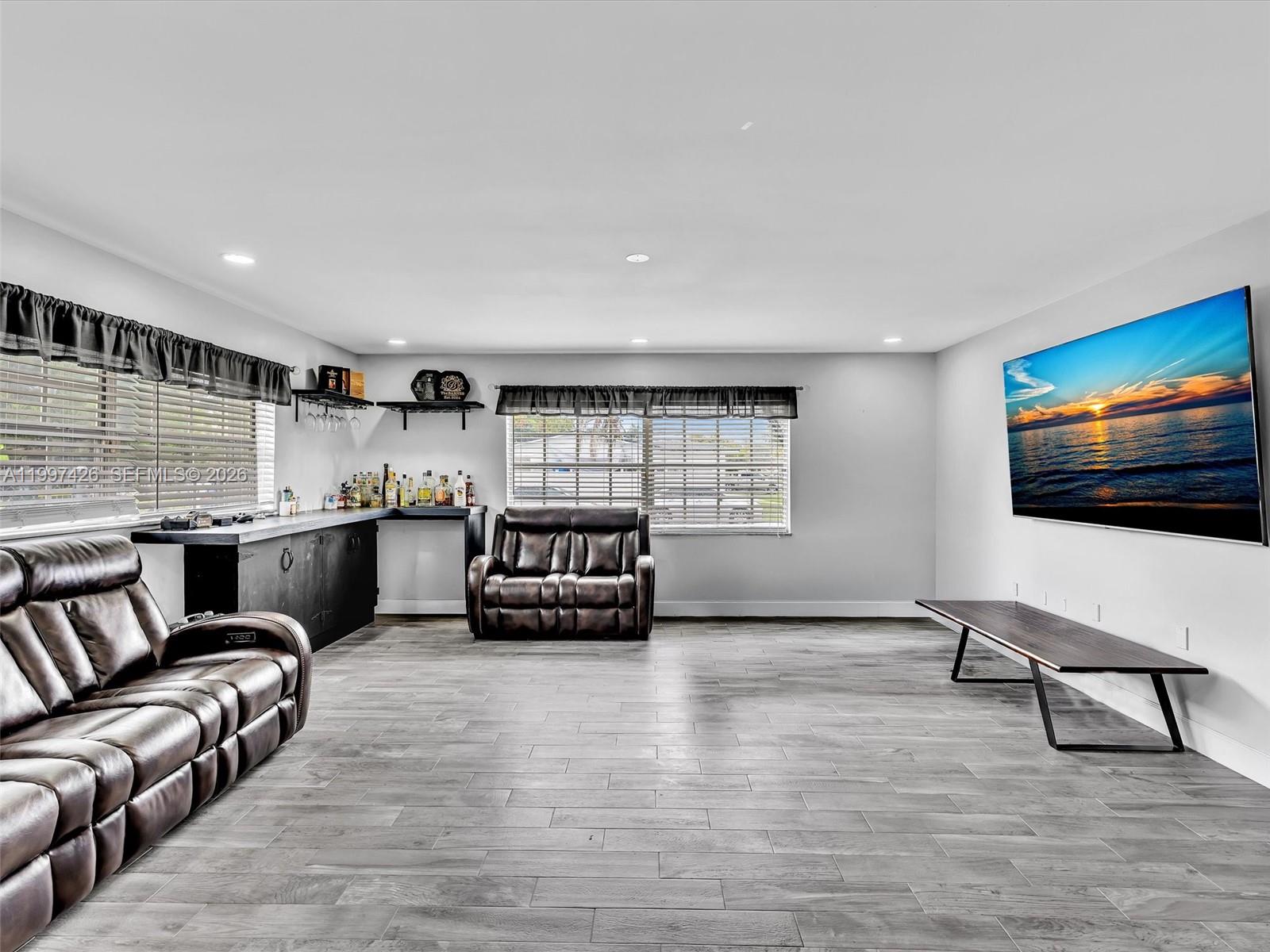 RAINBOW LAKES - Residential