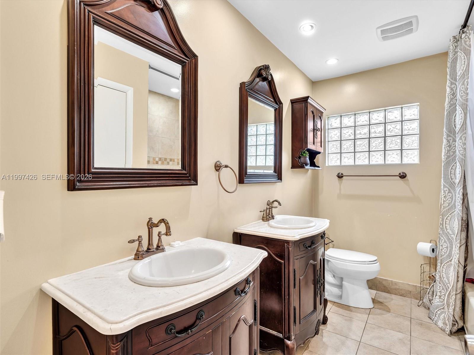 RAINBOW LAKES - Residential