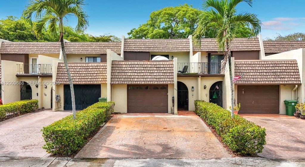 Photo of 10375 Rue Vendome #4C, Pembroke Pines, FL 33026 (MLS # A12009688)