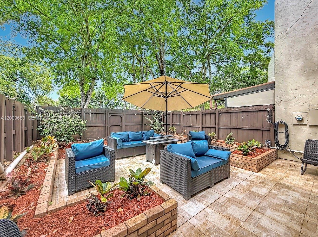 VILLAS OF SAINT LAURENT C - Residential