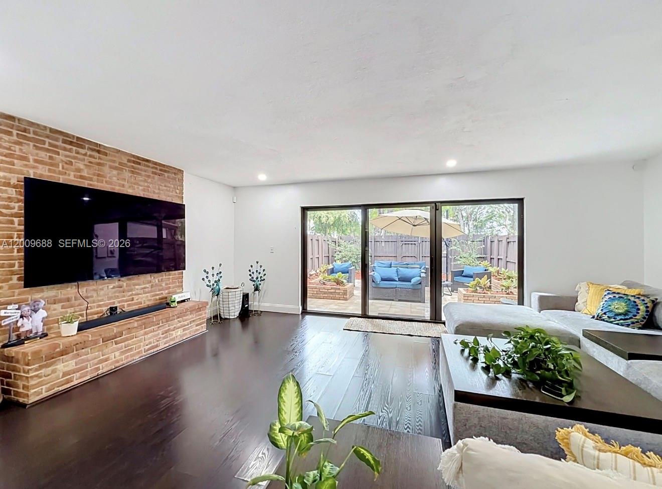 VILLAS OF SAINT LAURENT C - Residential