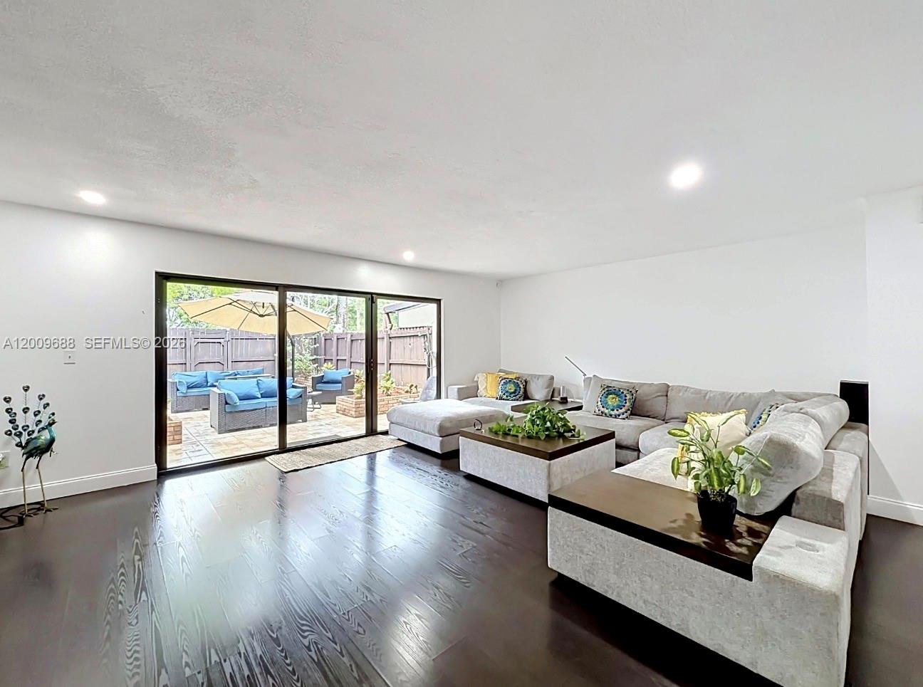 VILLAS OF SAINT LAURENT C - Residential