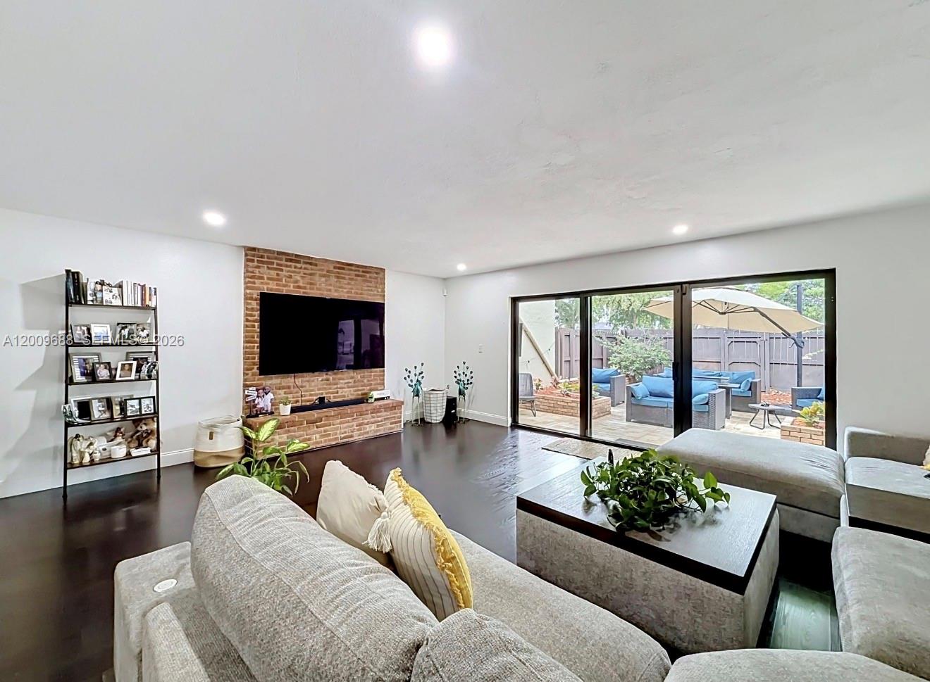 VILLAS OF SAINT LAURENT C - Residential