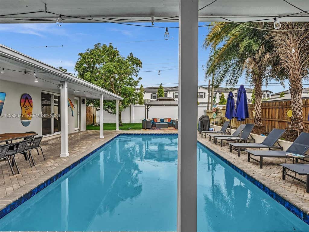 Photo of 5021 SW 29th Ter, Dania Beach, FL 33312 (MLS # A12033077)