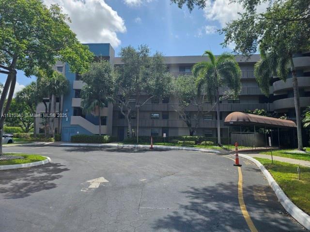 Property for Sale at 900 Colony Point Cir 505, Pembroke Pines, Miami-Dade County, Florida - Bedrooms: 1 
Bathrooms: 2  - $159,900