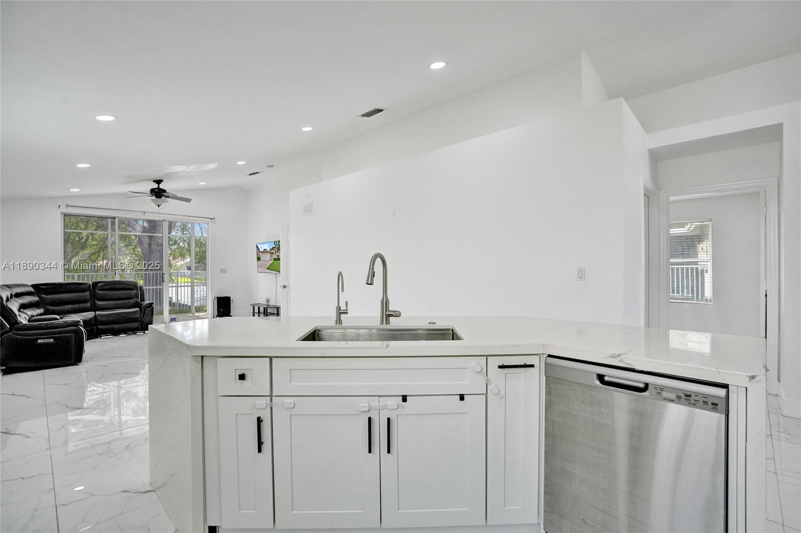 SAPPHIRE SHORES-SAPPHIRE - Residential Lease