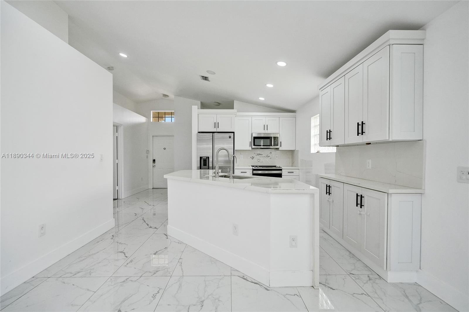 SAPPHIRE SHORES-SAPPHIRE - Residential Lease