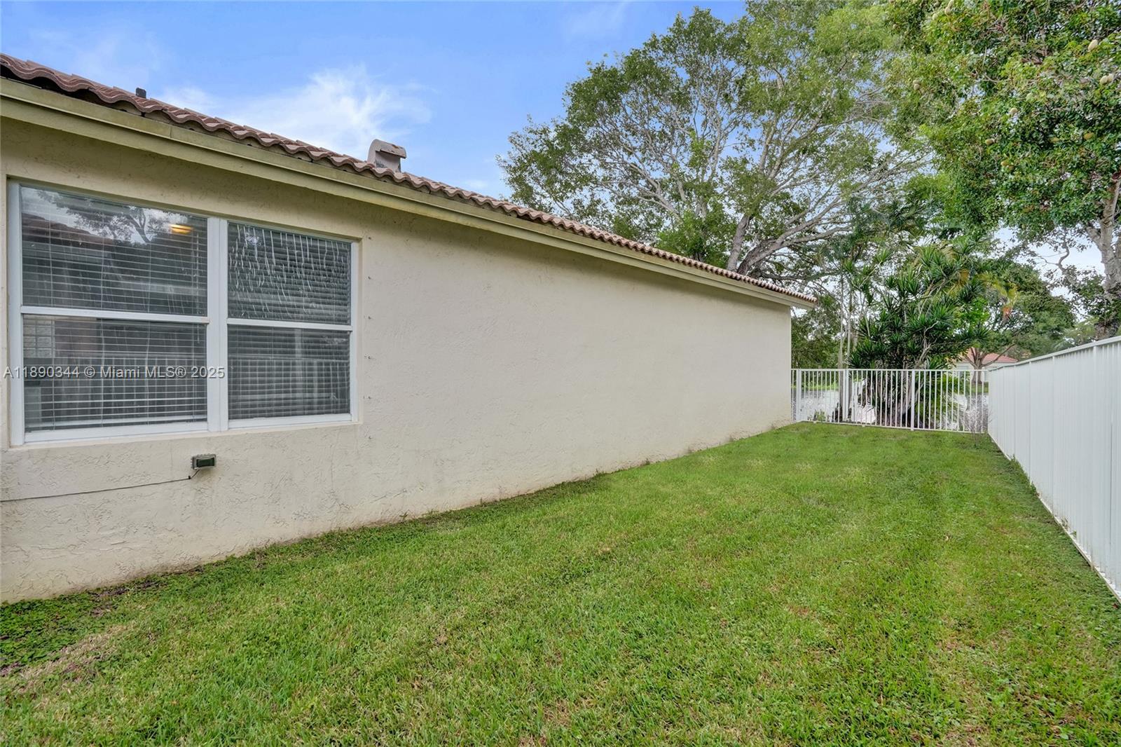 SAPPHIRE SHORES-SAPPHIRE - Residential Lease