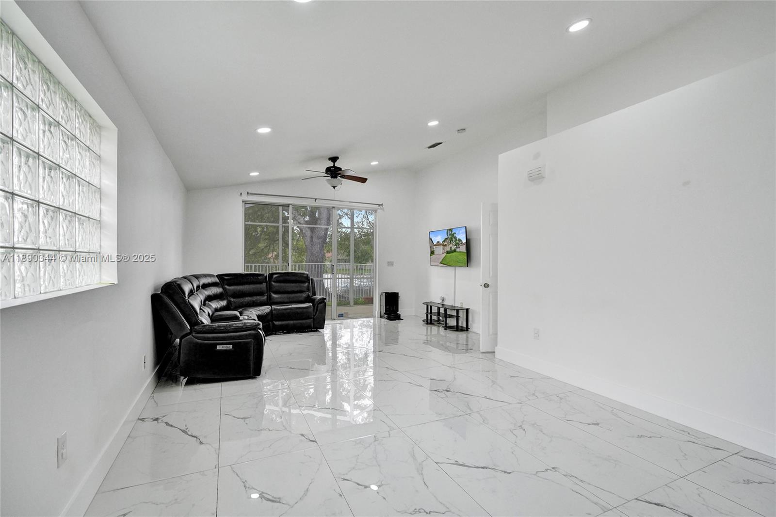 SAPPHIRE SHORES-SAPPHIRE - Residential Lease