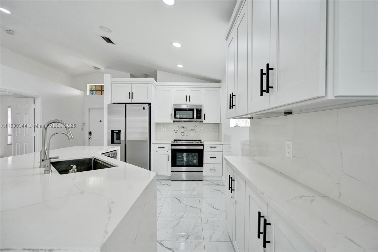 SAPPHIRE SHORES-SAPPHIRE - Residential Lease