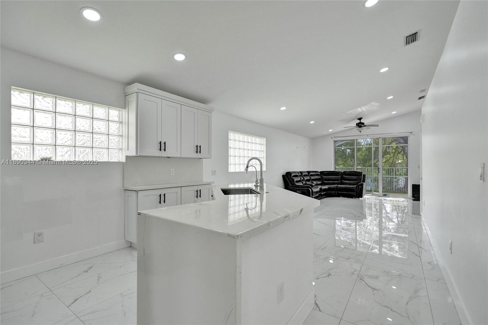 SAPPHIRE SHORES-SAPPHIRE - Residential Lease