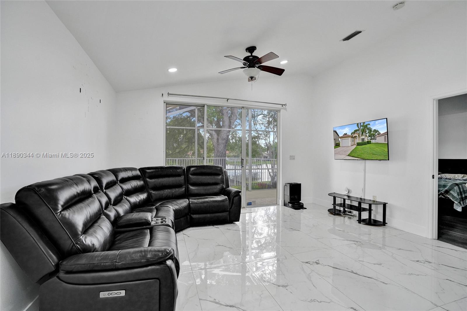 SAPPHIRE SHORES-SAPPHIRE - Residential Lease