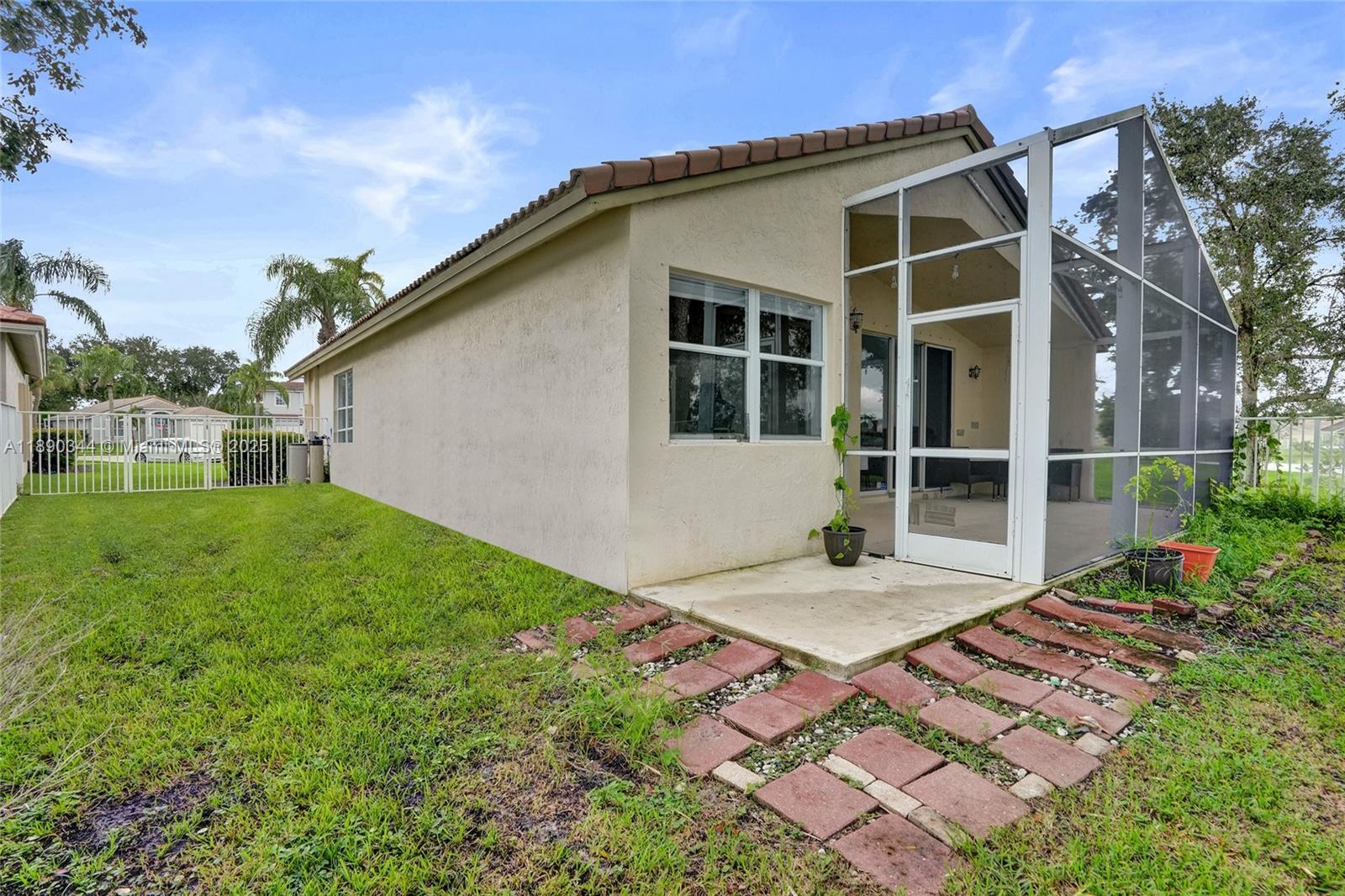 SAPPHIRE SHORES-SAPPHIRE - Residential Lease