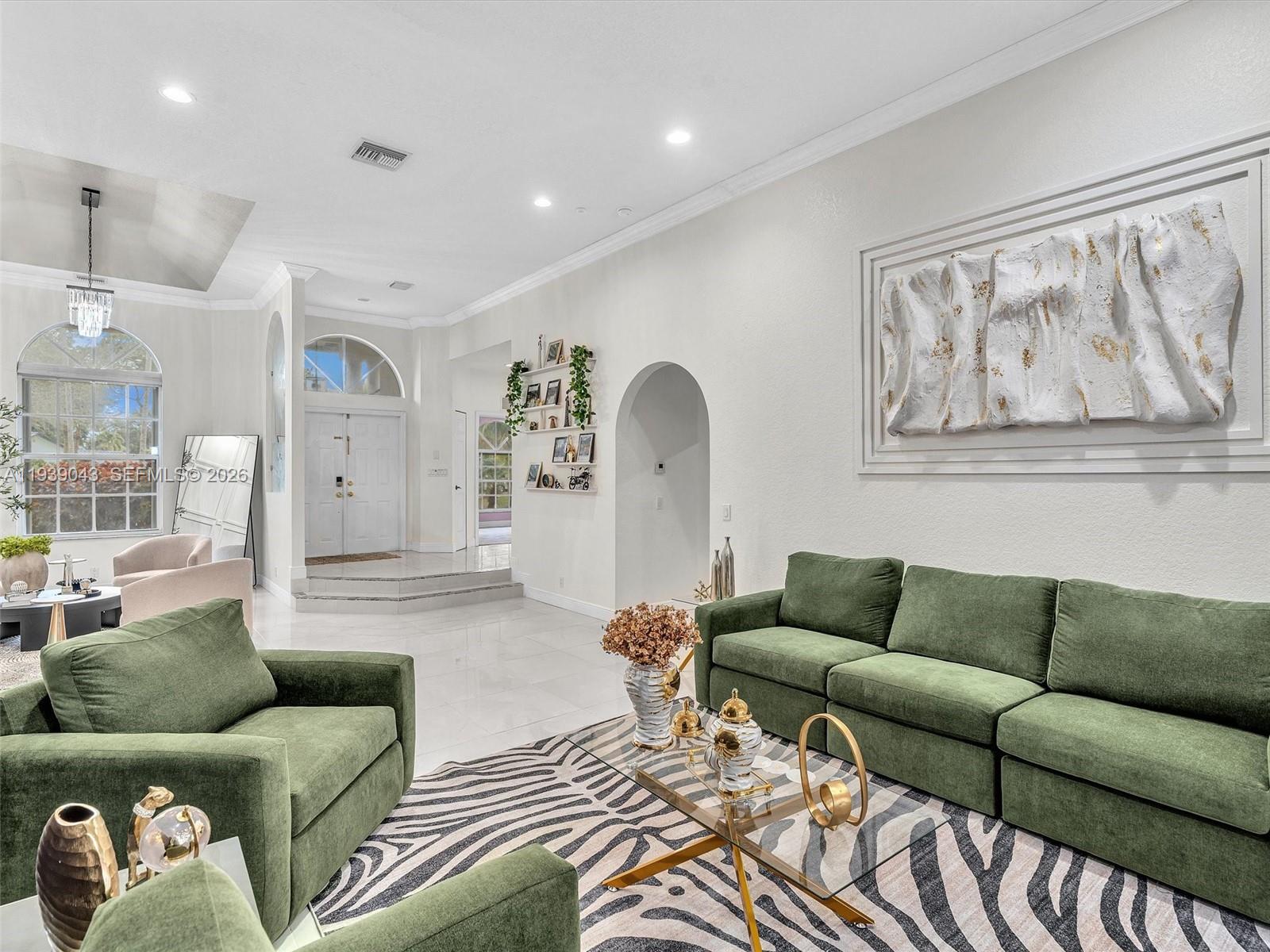 FEATHERTREE - Residential