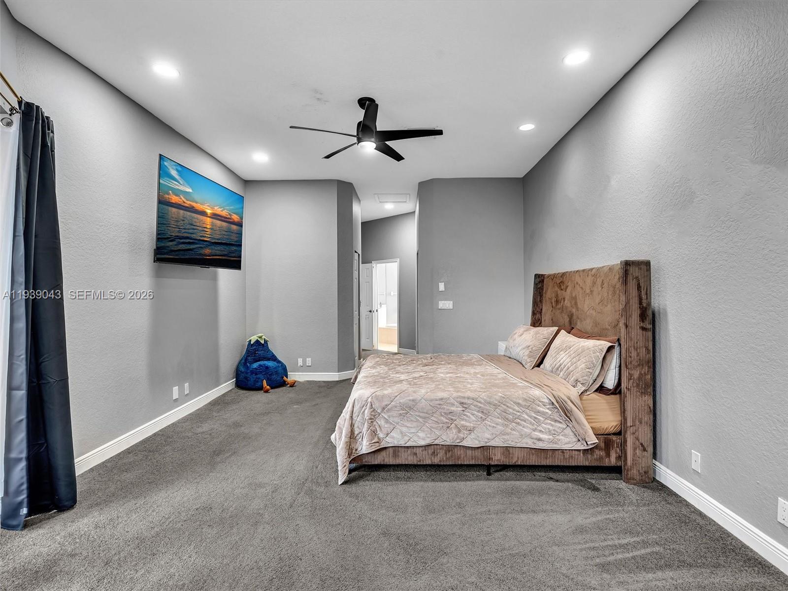 FEATHERTREE - Residential