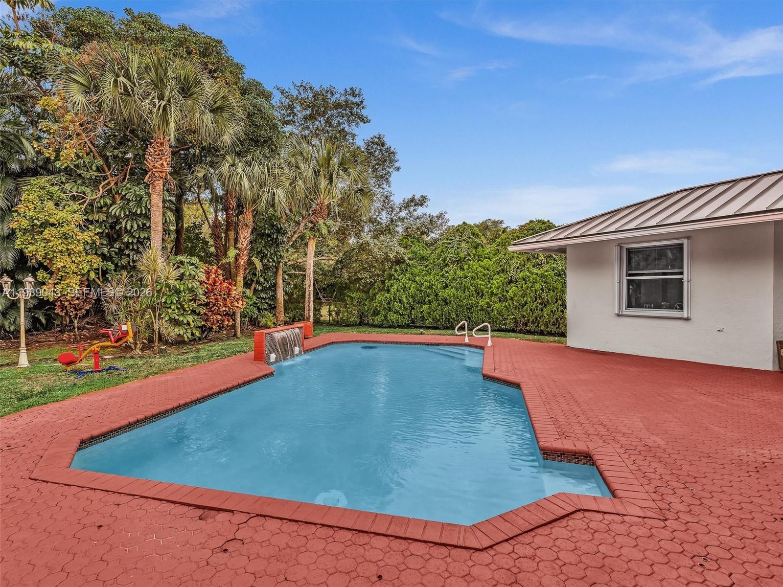 FEATHERTREE - Residential