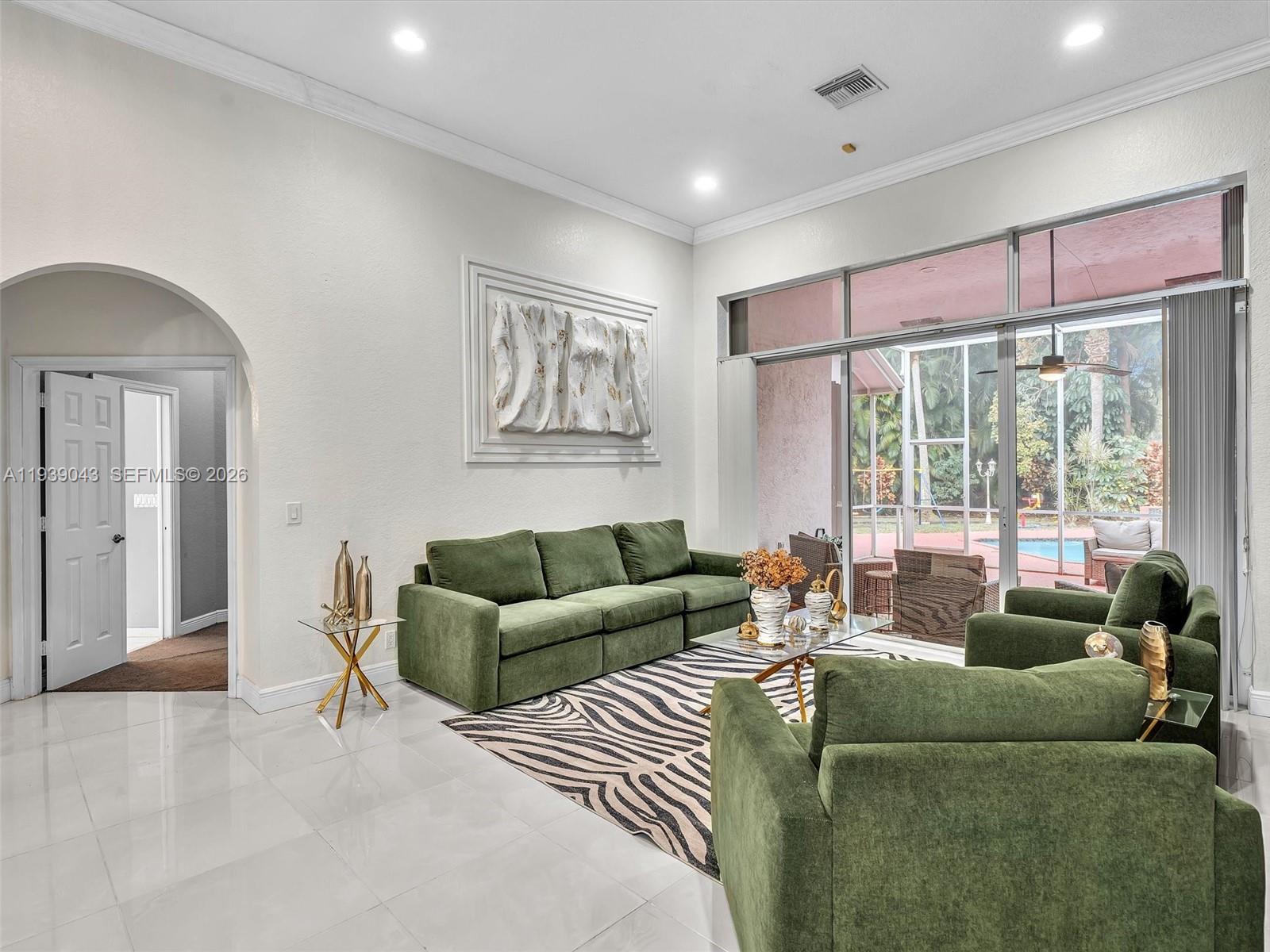 FEATHERTREE - Residential