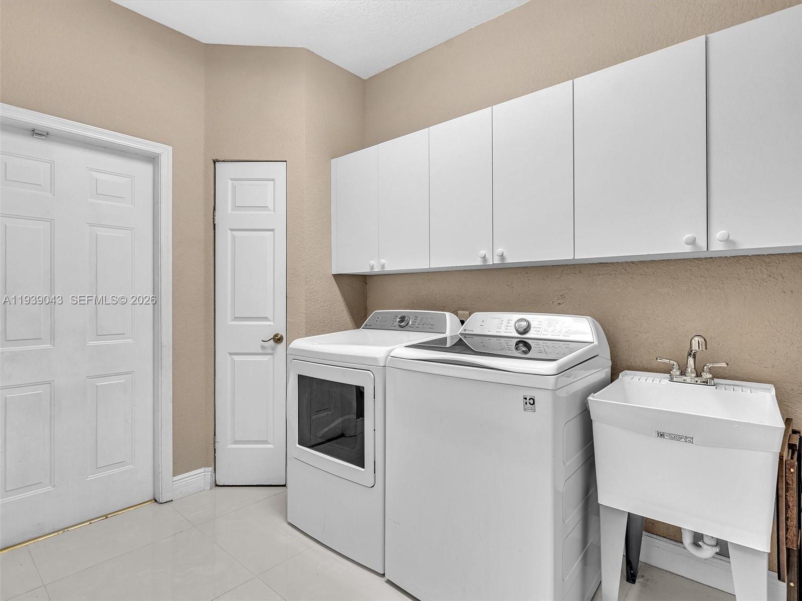 FEATHERTREE - Residential