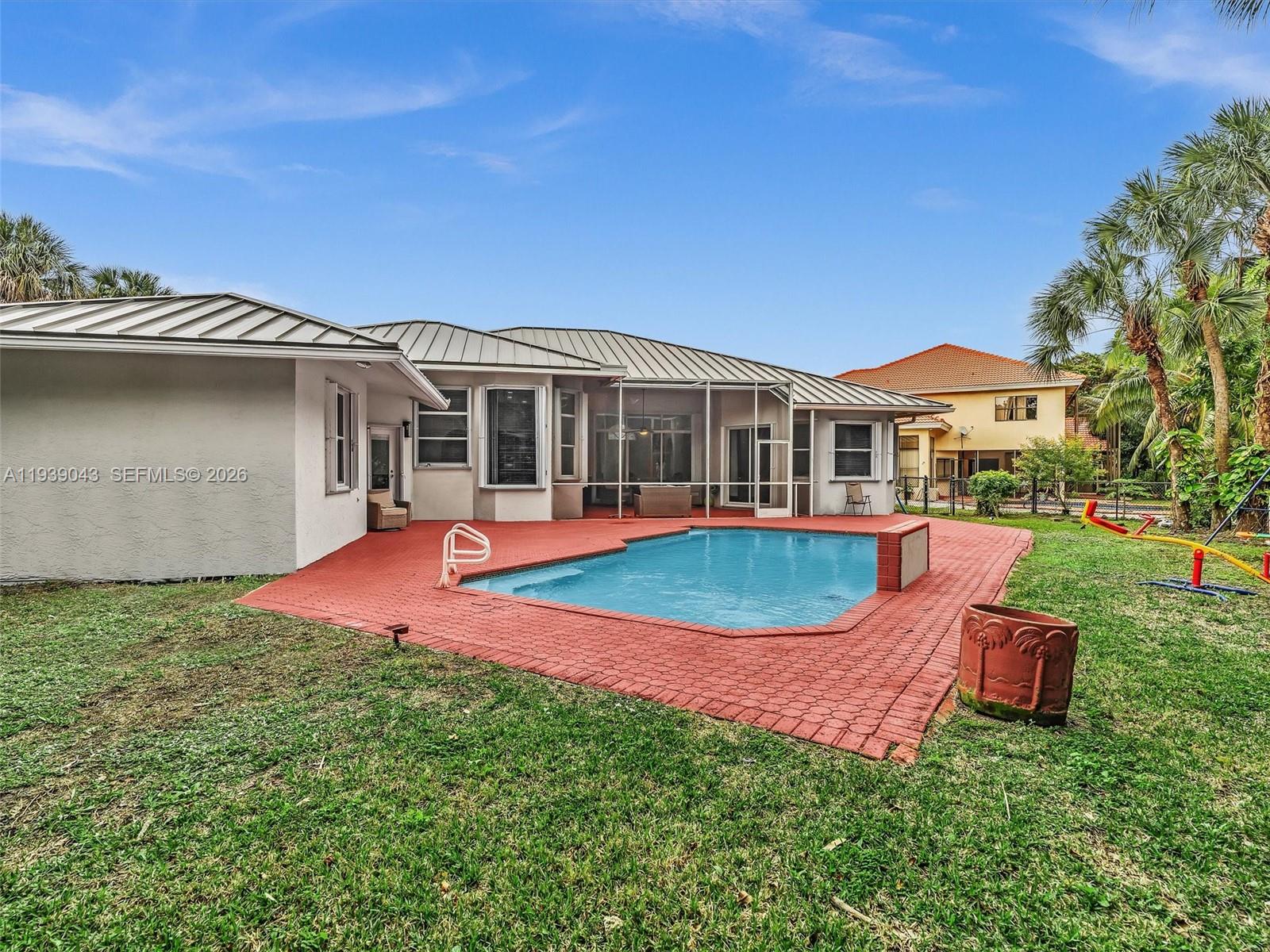 FEATHERTREE - Residential