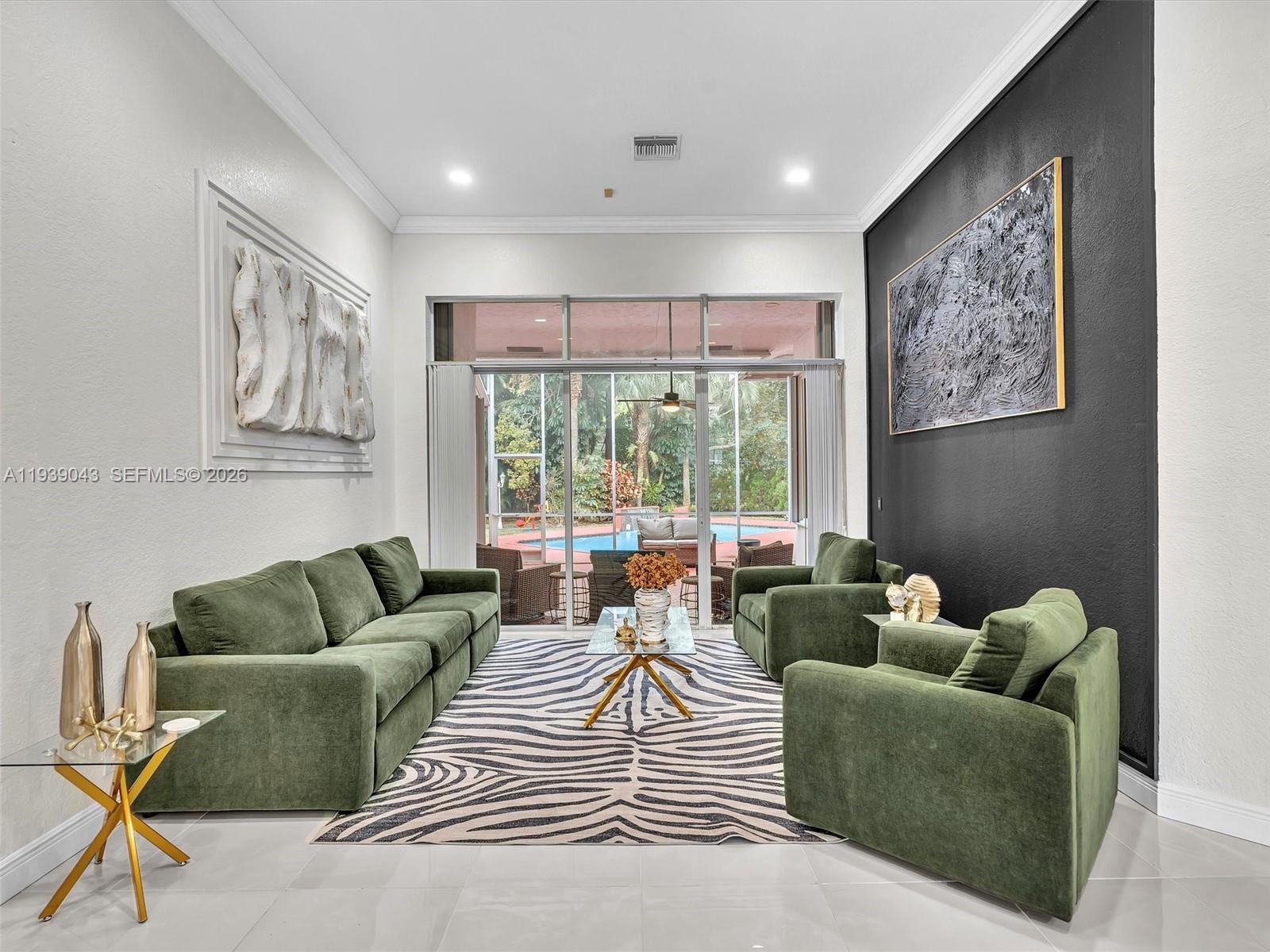 FEATHERTREE - Residential