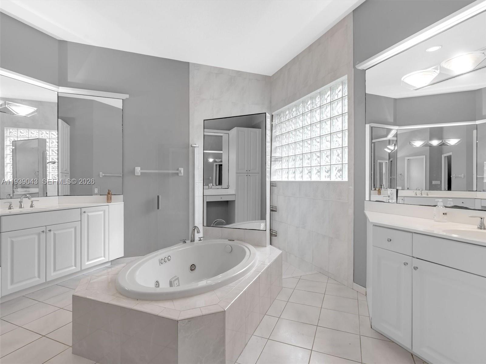 FEATHERTREE - Residential