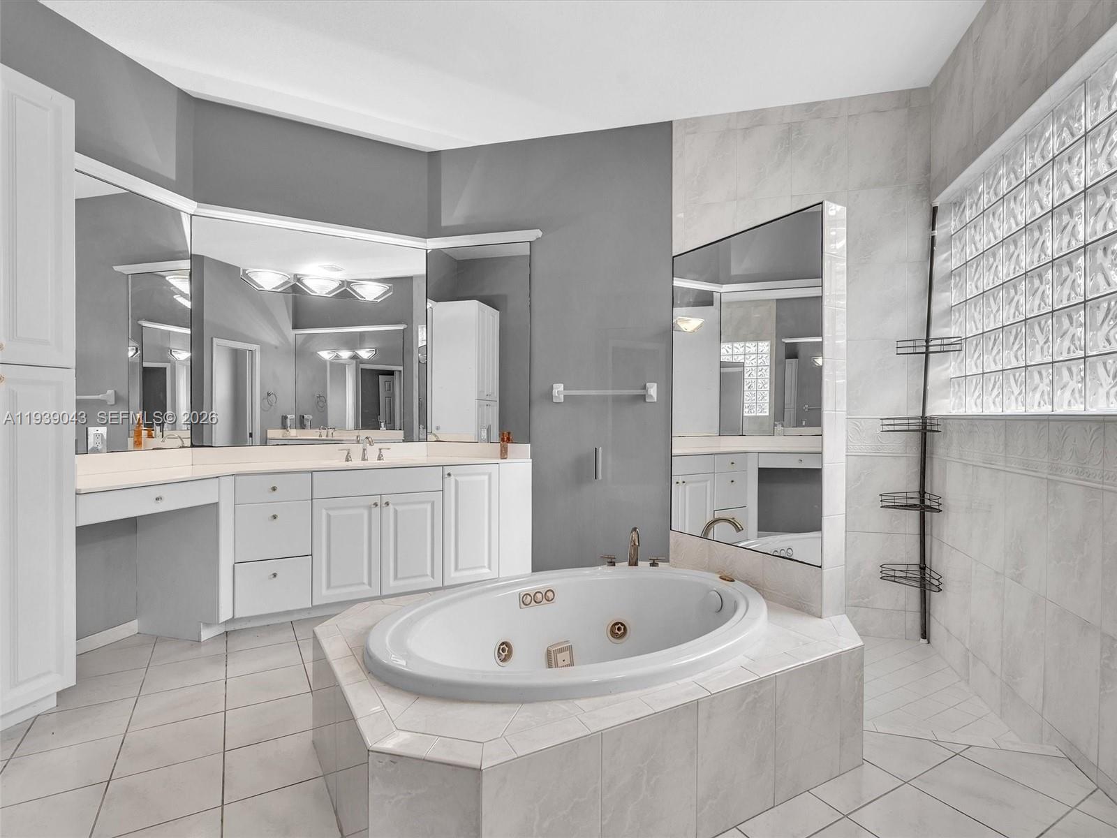 FEATHERTREE - Residential