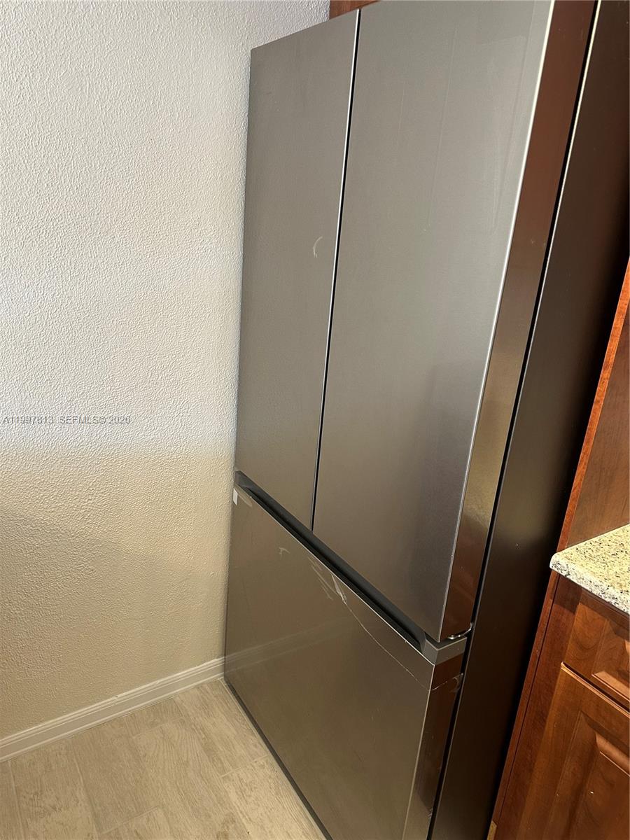 EVERGLADES SUGAR & LAND C - Residential Lease