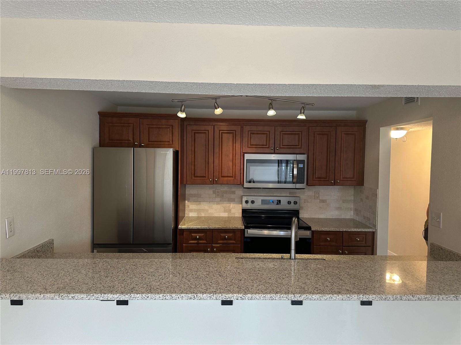 EVERGLADES SUGAR & LAND C - Residential Lease