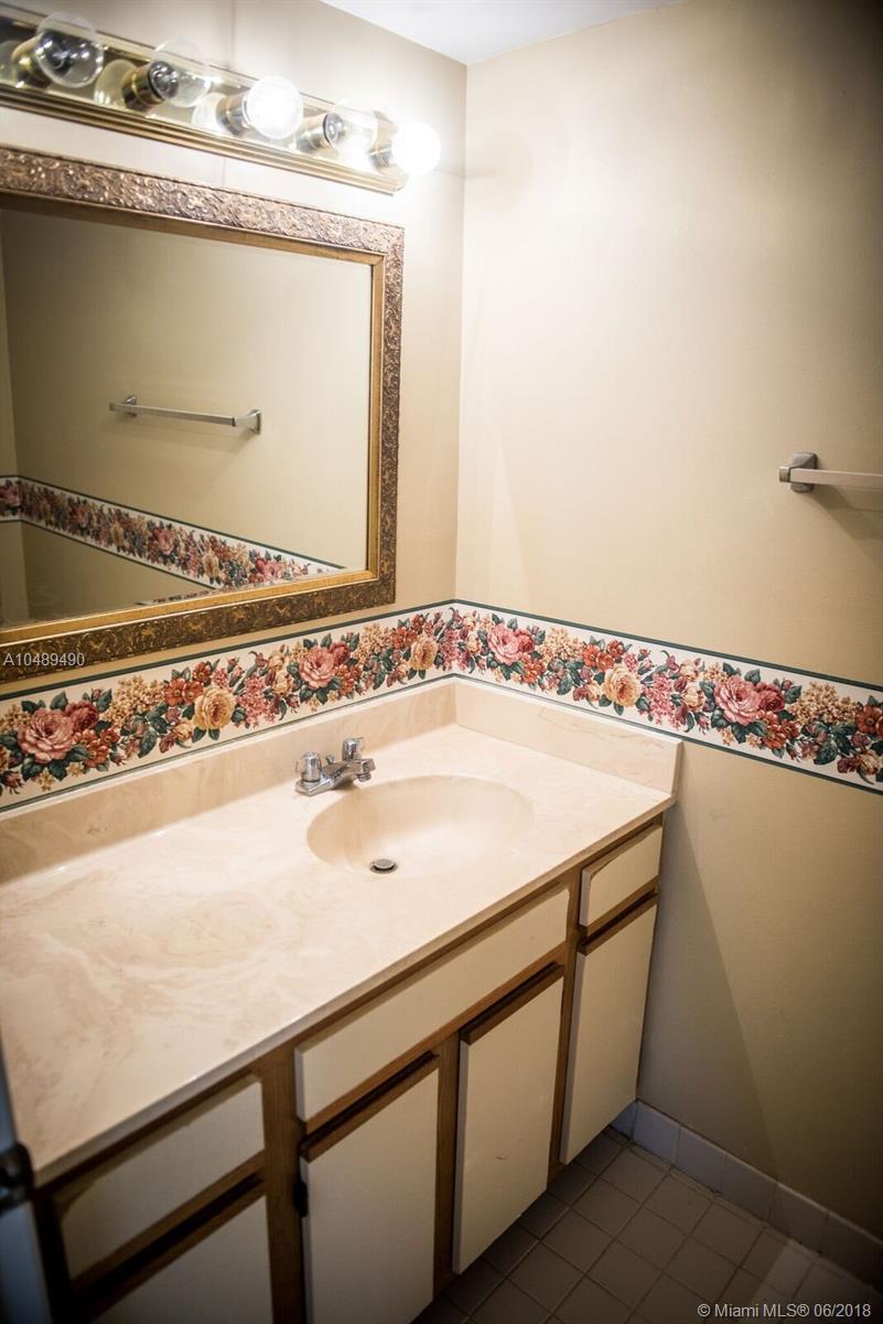 NARANJA LAKES CONDO NO 5 - Residential