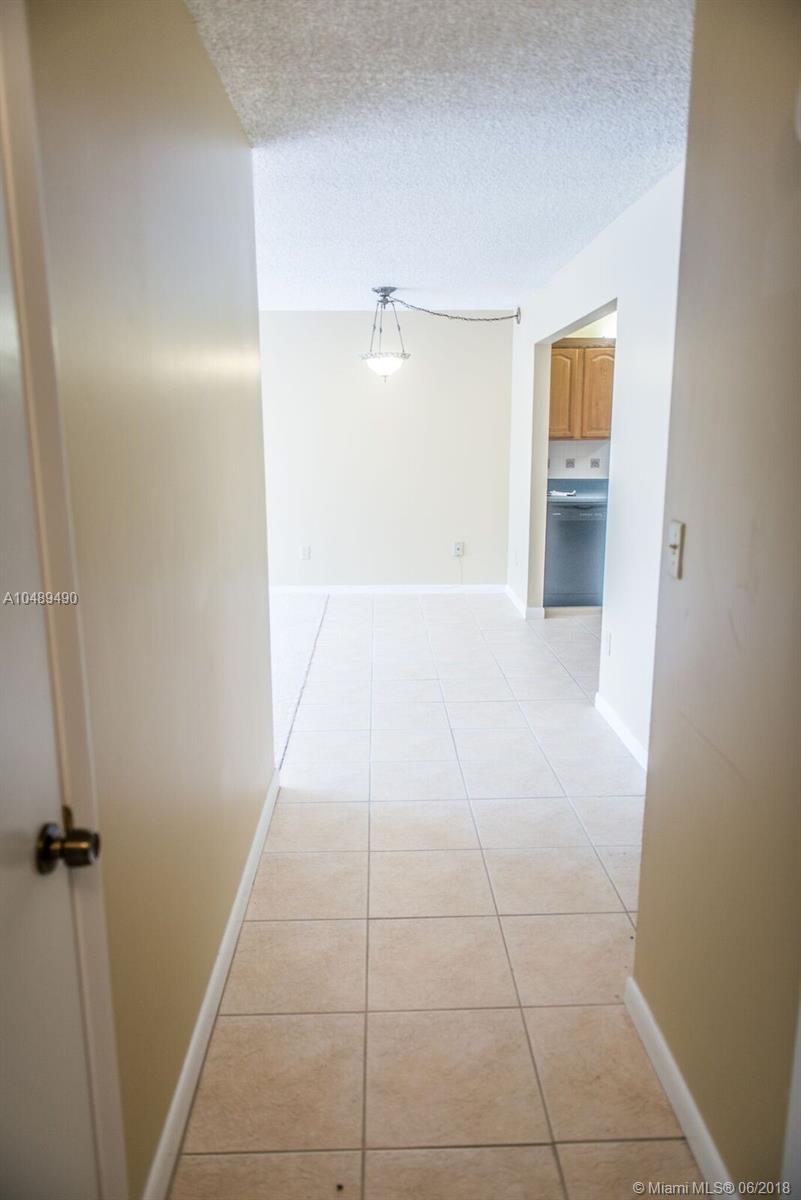 NARANJA LAKES CONDO NO 5 - Residential