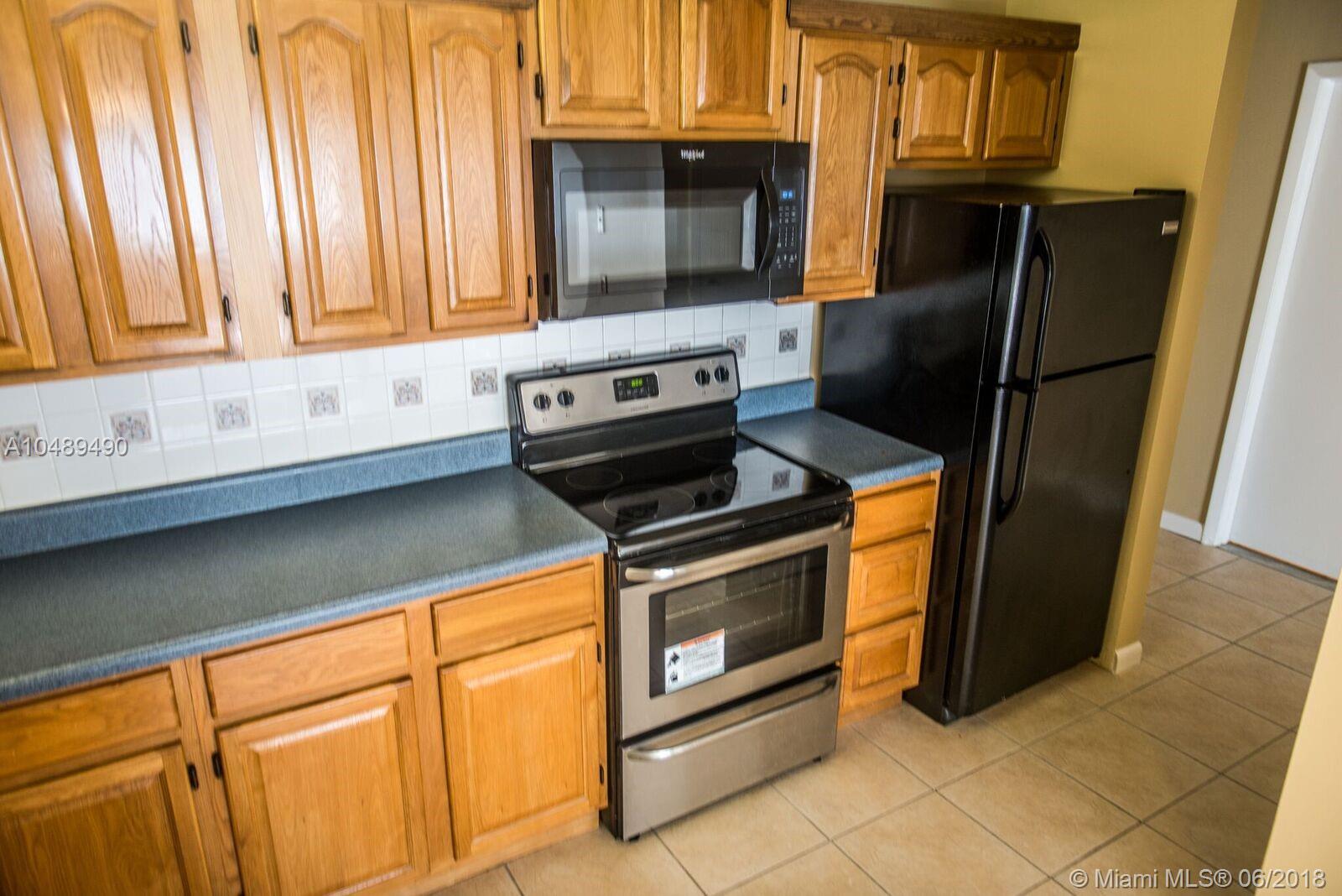 NARANJA LAKES CONDO NO 5 - Residential