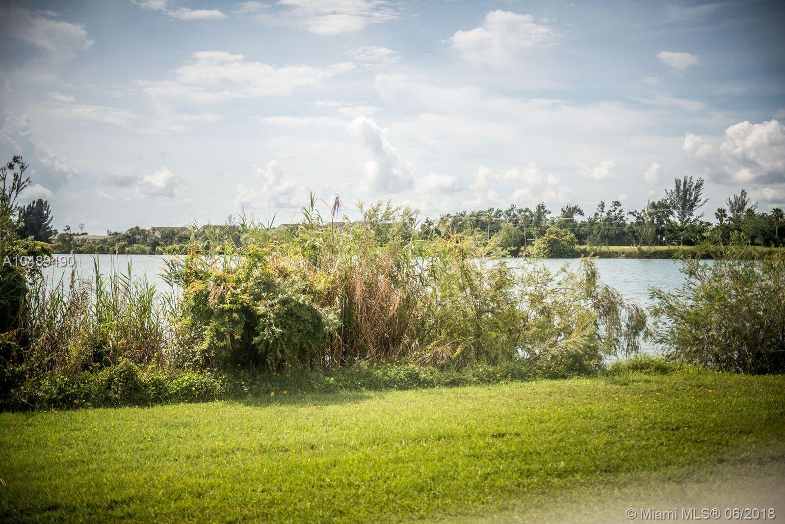 NARANJA LAKES CONDO NO 5 - Residential