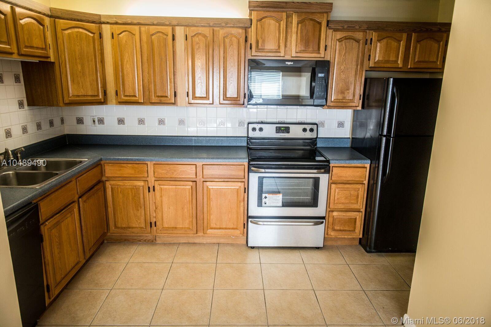 NARANJA LAKES CONDO NO 5 - Residential