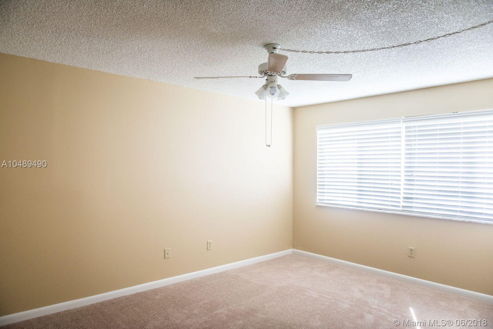 NARANJA LAKES CONDO NO 5 - Residential