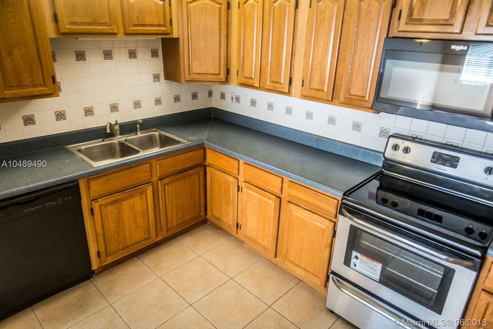 NARANJA LAKES CONDO NO 5 - Residential