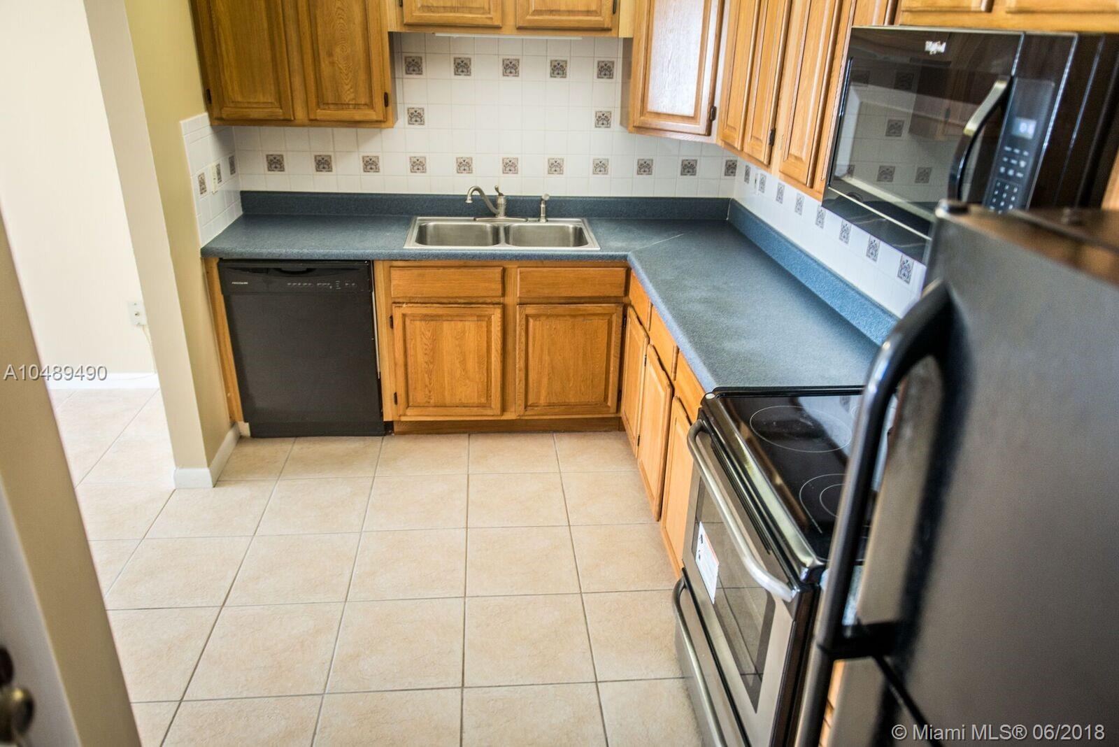 NARANJA LAKES CONDO NO 5 - Residential