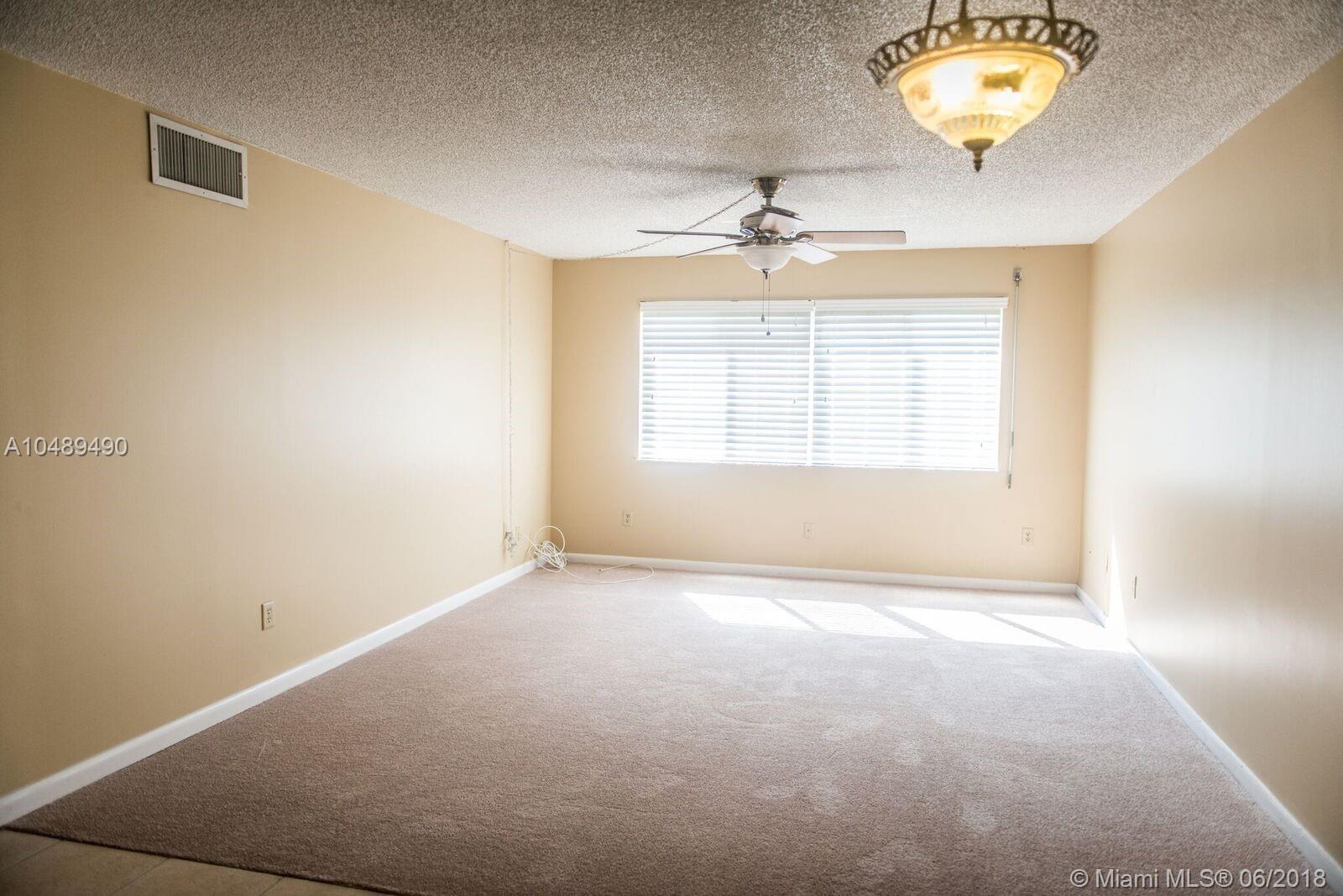 NARANJA LAKES CONDO NO 5 - Residential