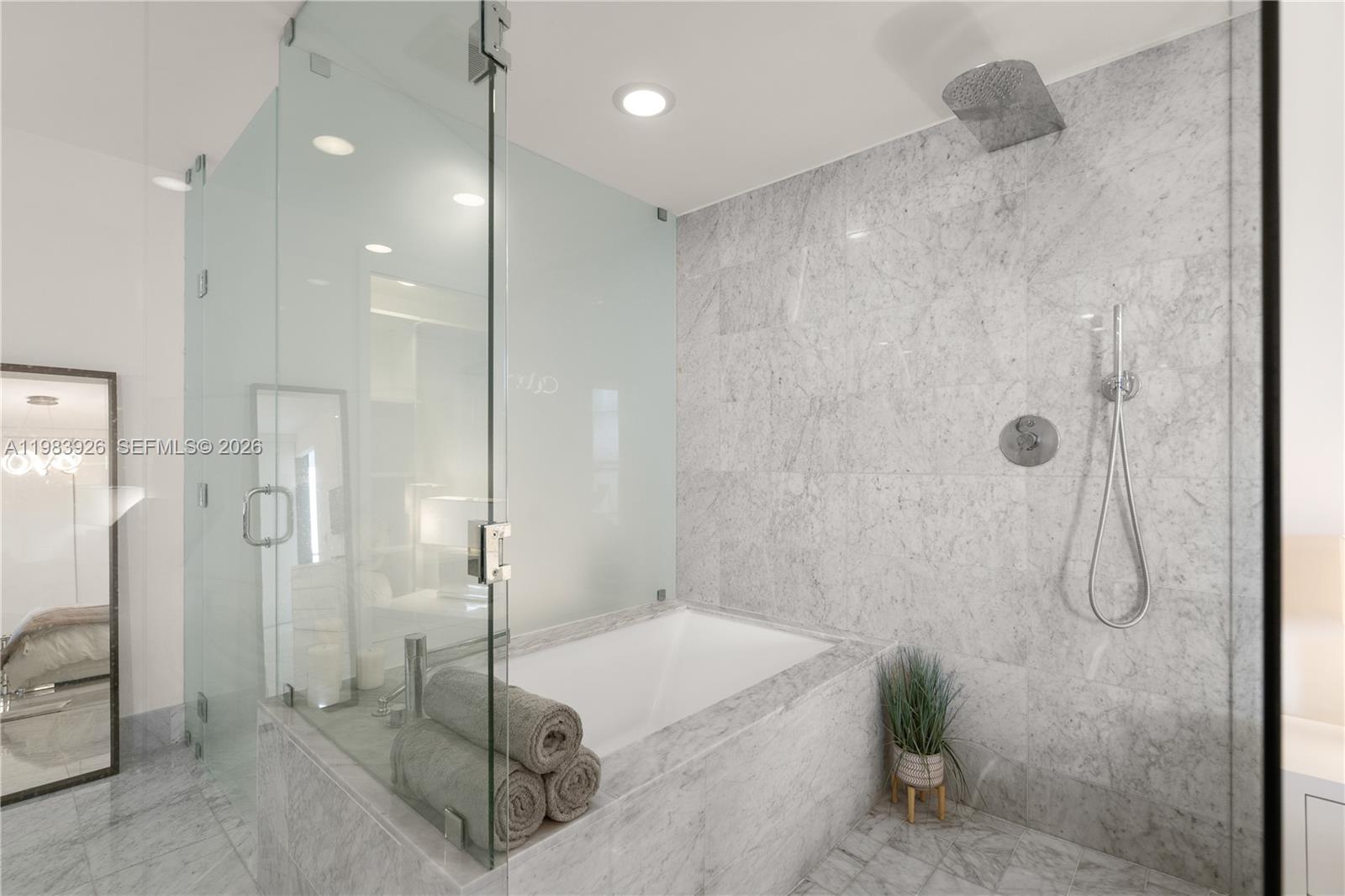 ONE PARAISO CONDO - Residential