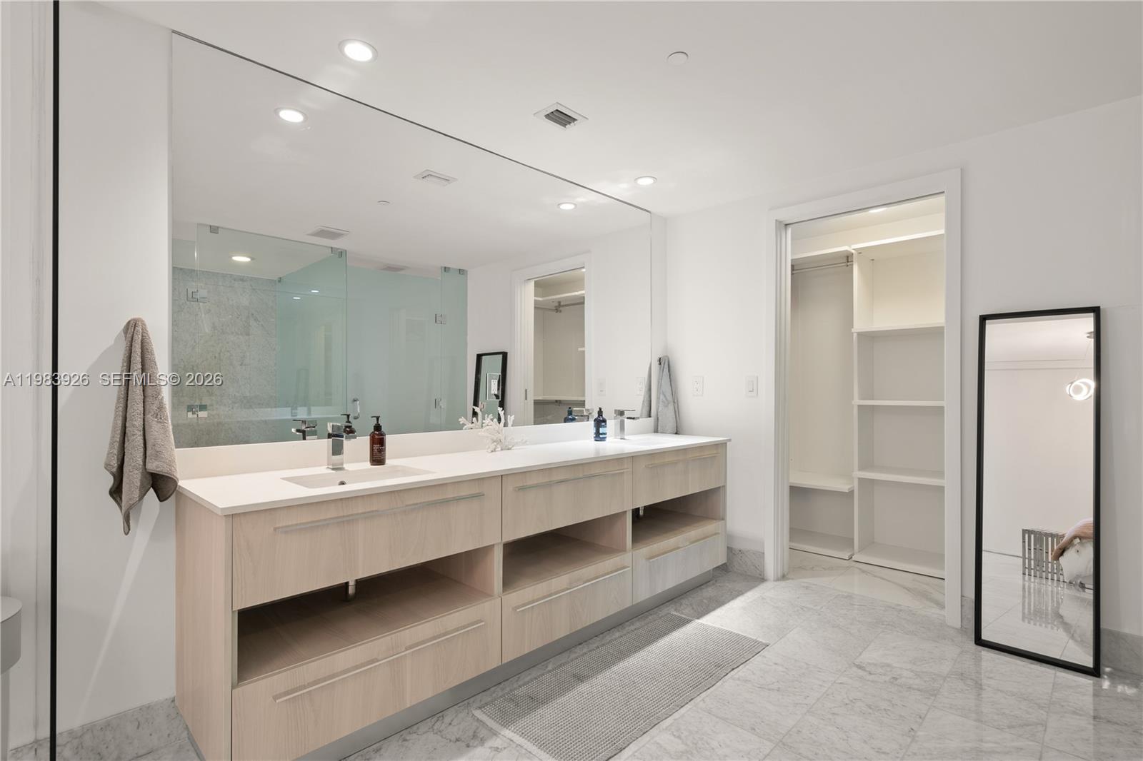 ONE PARAISO CONDO - Residential