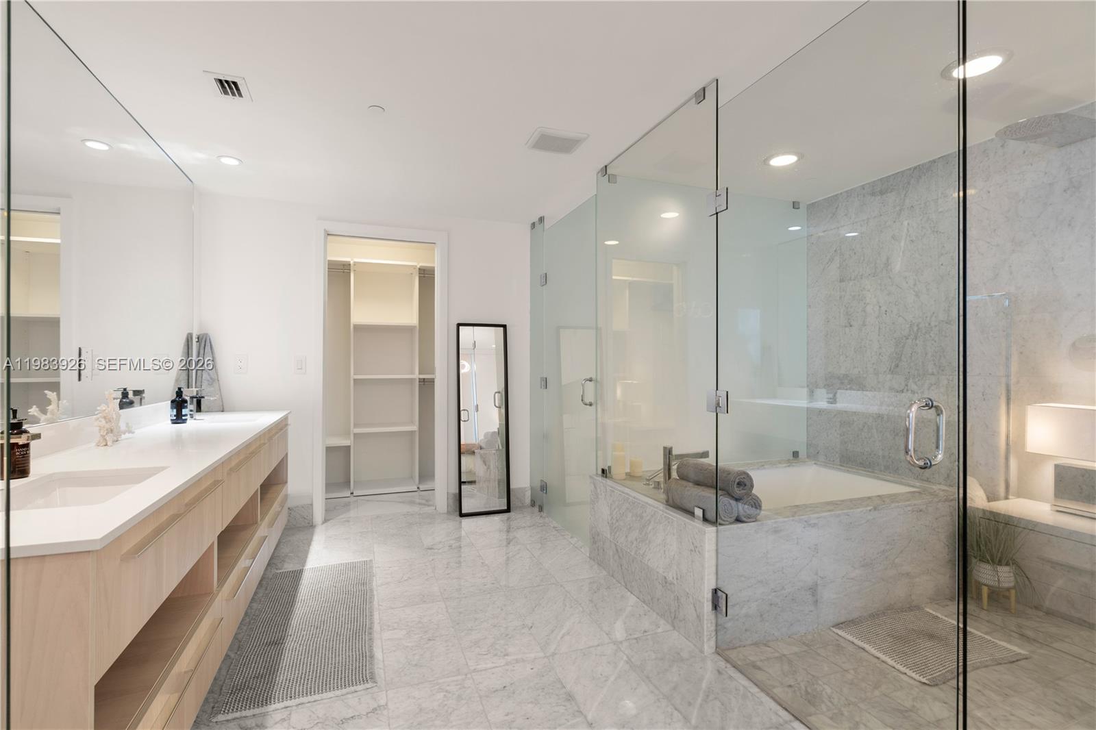 ONE PARAISO CONDO - Residential