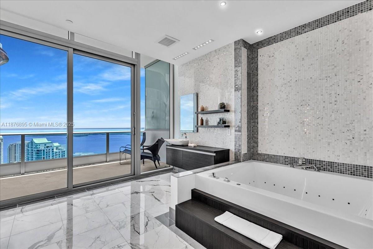 EPIC CONDO - Residential Lease