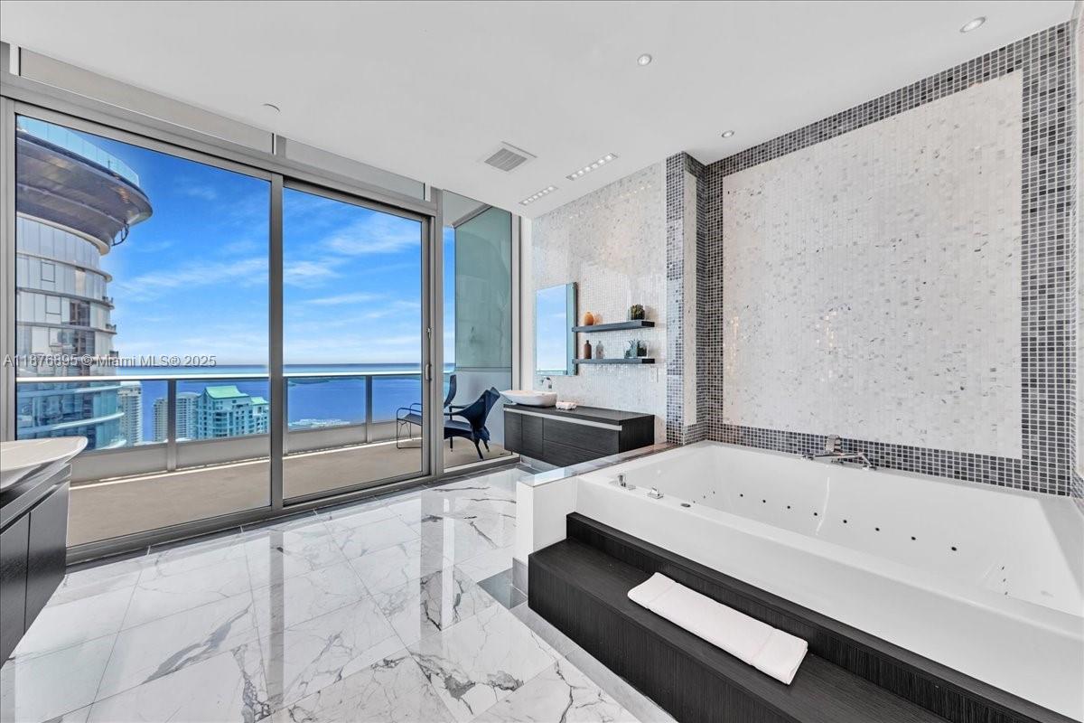 EPIC CONDO - Residential Lease