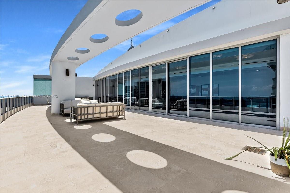 EPIC CONDO - Residential Lease