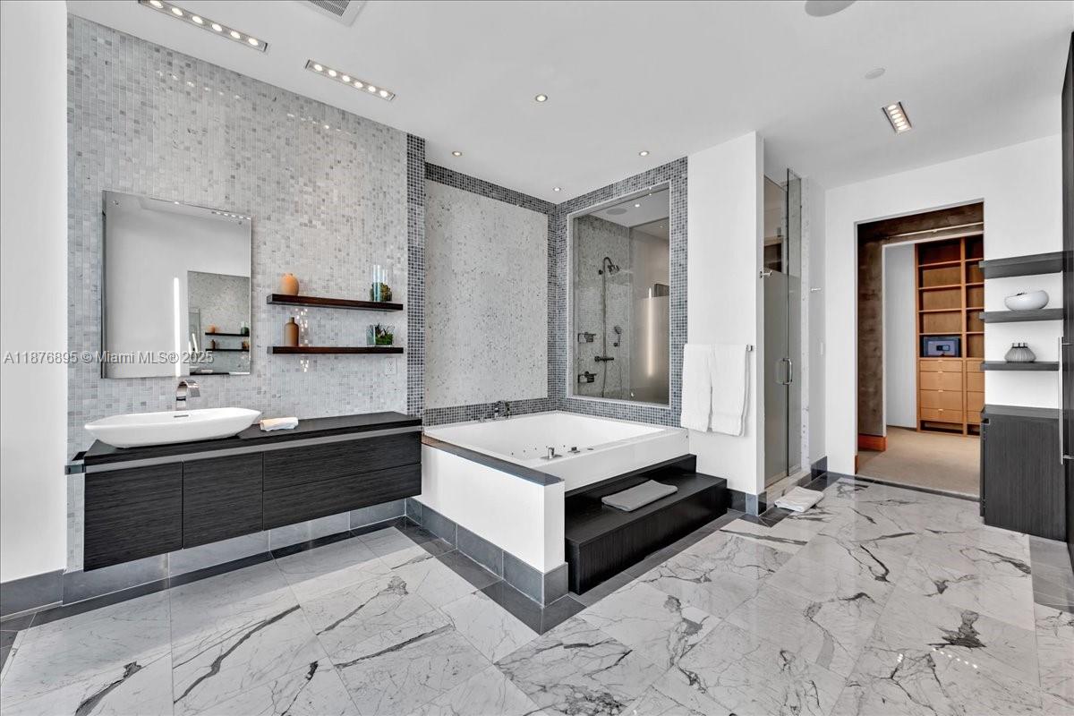 EPIC CONDO - Residential Lease